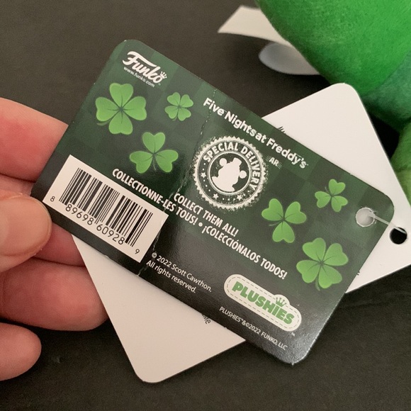 FIve Nights At Freddy’s Walmart Exclusive Shamrock Freddy Plush Special Delivery - Picture 4 of 11